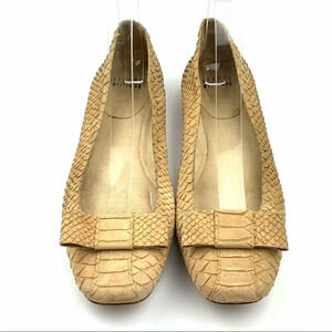 Stuart Weitzman Flats sz 9 snakeskin square toe
